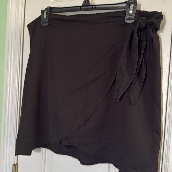 DR2 Black Side Tie Mini Skirt/Skort Scallop Wrap Front Detail Pull On Size XL - Picture 4 of 11